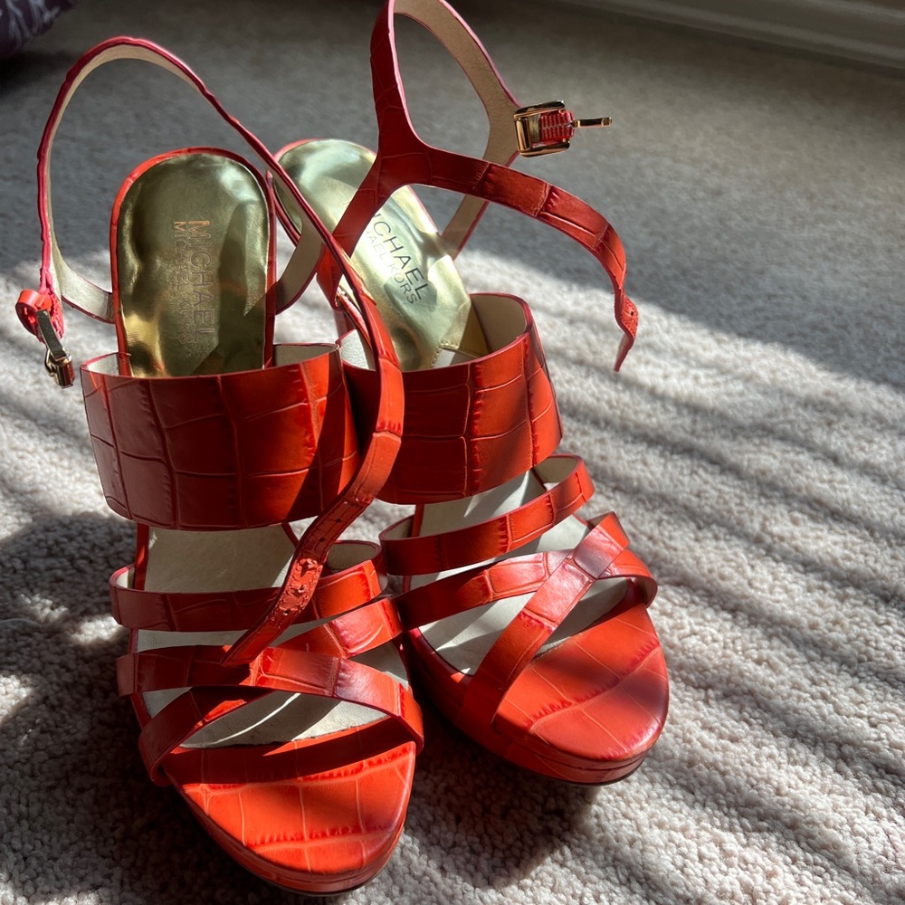 Coral Michael Kors heels. Size8.5 in a good condition
